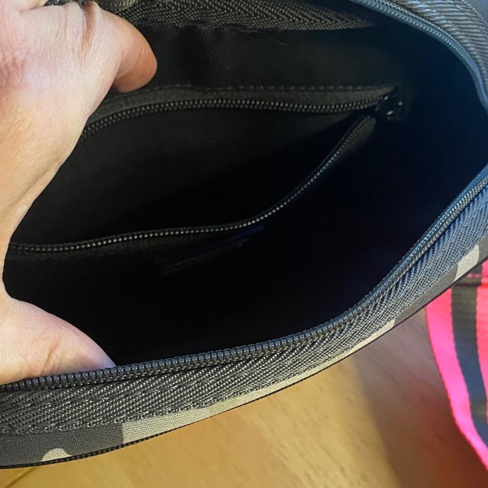 HAUTE SHORE Camouflage Crossbody Bag with Pink Stripes - Picture 4 of 9